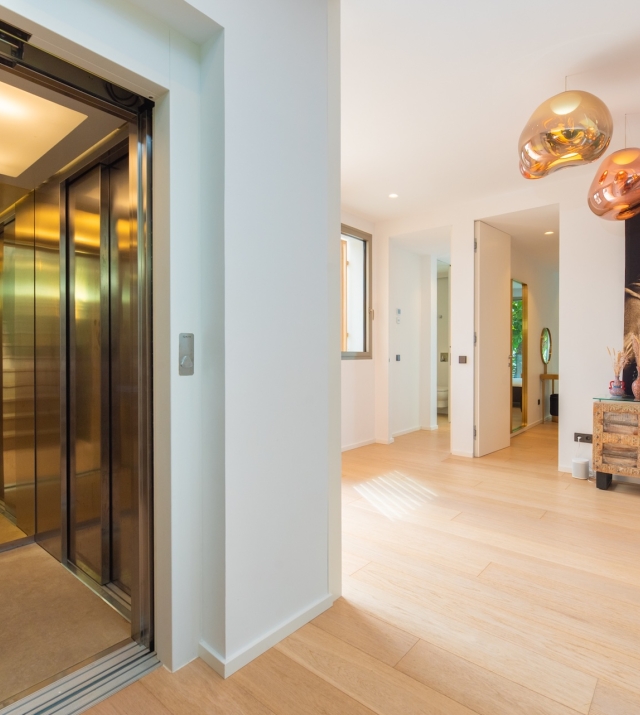 Resa Estates Ibiza sale villa Marlin vieuws hallway 3.jpg